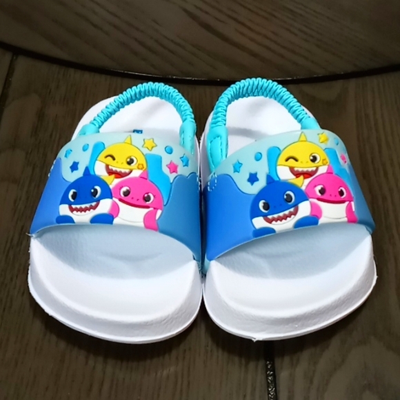 🌞🎉 Pingfong Baby Shark Sandals (NWOT) - Picture 1 of 6